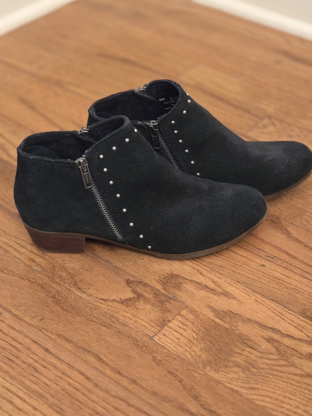 Minnetonka Black Suede Studded Ankle Booties Size 9